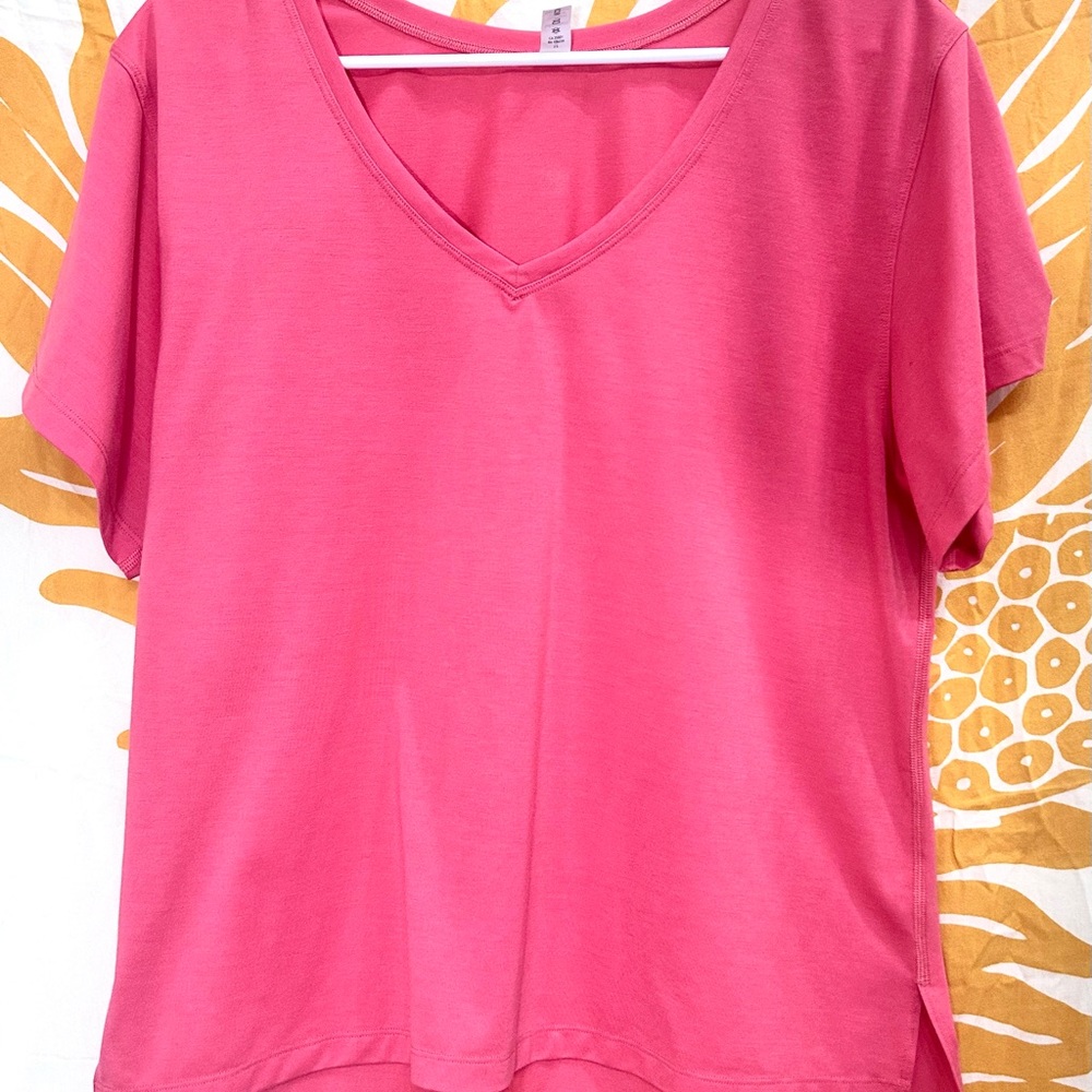 lululemon athletica coral V-Neck Tee SZ 8
